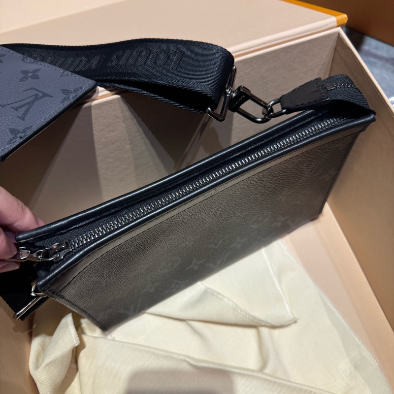 LV M81124 GASTON 黑經典花紋二合一斜背包-3