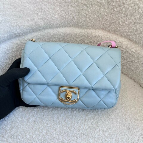 Chanel 22P新款淡藍色 金扣 方胖子 肩背包 斜背包