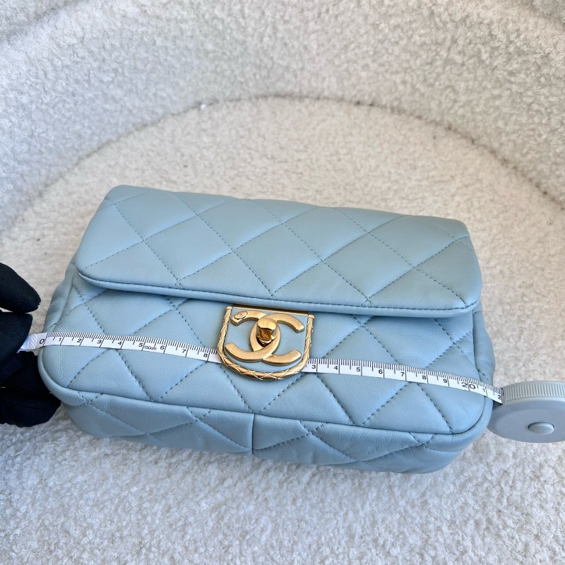 Chanel 22P新款淡藍色 金扣 方胖子 肩背包 斜背包-9