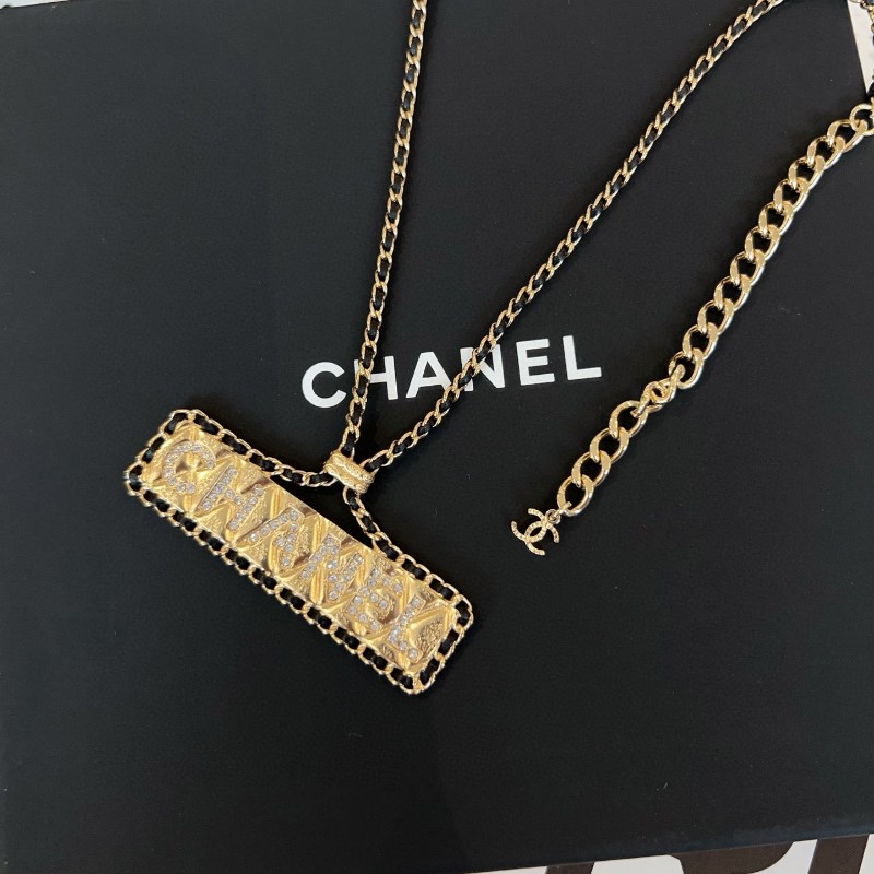 Chanel 香奈兒 23A 黑金皮穿鏈 鑽石字母長方牌項鍊-4