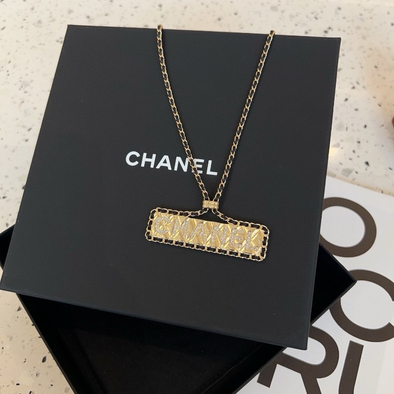 Chanel 香奈兒 23A 黑金皮穿鏈 鑽石字母長方牌項鍊-5