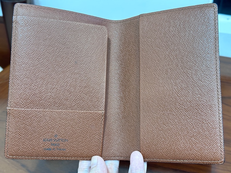 Louis Vuitton 老花護照套 絕版品-2