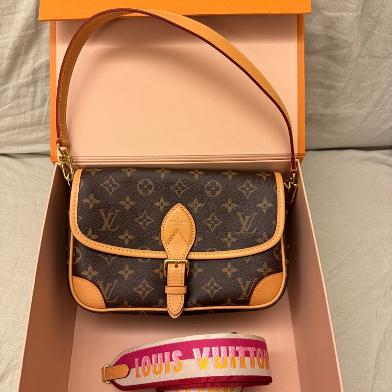Louis Vuitton Diane M45985 法棍包 年輕搶眼粉色揹帶-8
