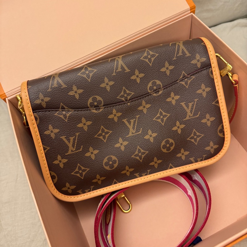 Louis Vuitton Diane M45985 法棍包 年輕搶眼粉色揹帶-9