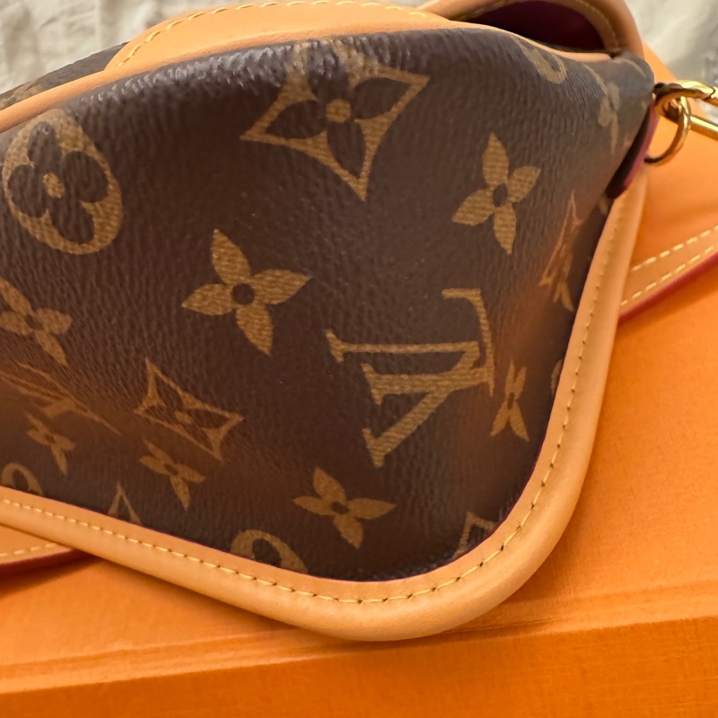 Louis Vuitton Diane M45985 法棍包 年輕搶眼粉色揹帶-11