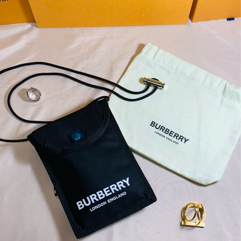 ✨全新有膜 Burberry 巴寶莉 尼龍 經典黑白手機包 斜背小包