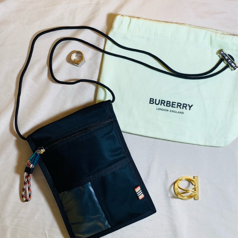 ✨全新有膜 Burberry 巴寶莉 尼龍 經典黑白手機包 斜背小包-4