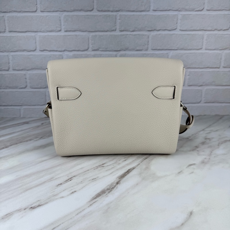 Kelly messenger PM 10 Craie 奶昔白銀釦 Kelly 郵差包-5