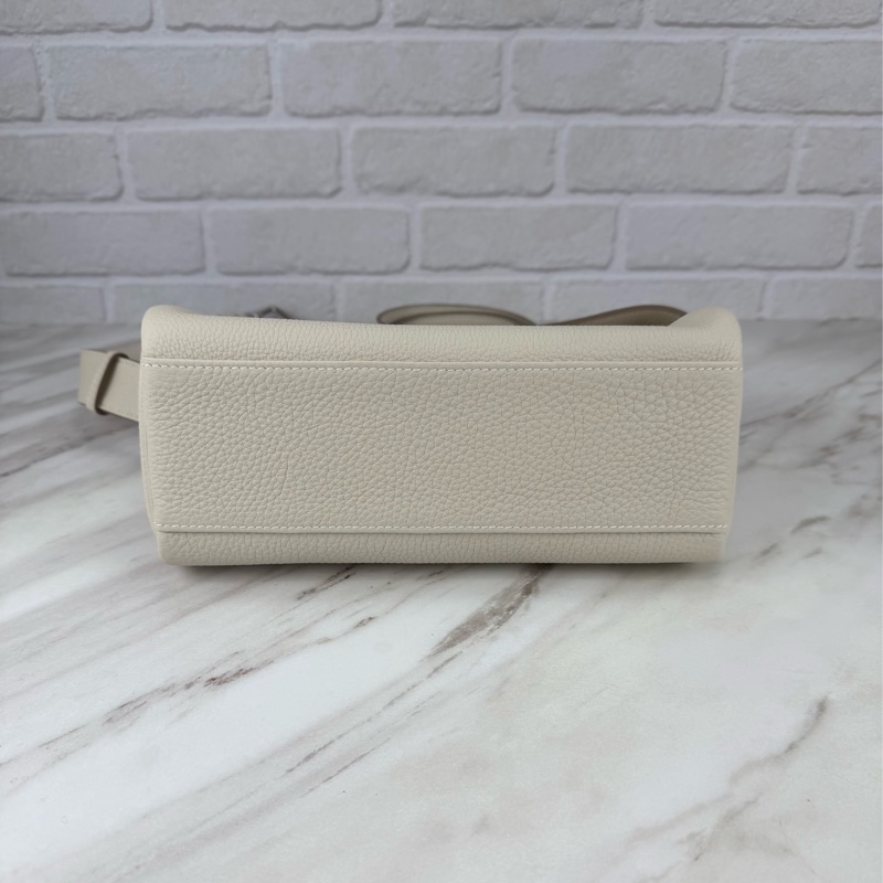 Kelly messenger PM 10 Craie 奶昔白銀釦 Kelly 郵差包-6