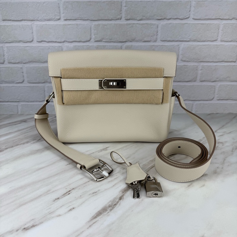 Kelly messenger PM 10 Craie 奶昔白銀釦 Kelly 郵差包-26