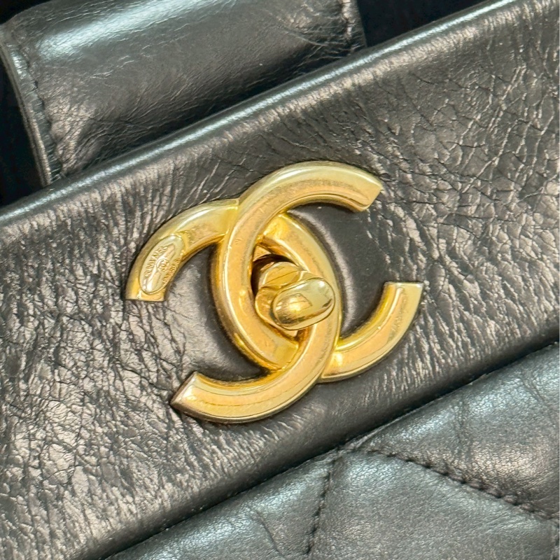 Chanel黑金托特包-5