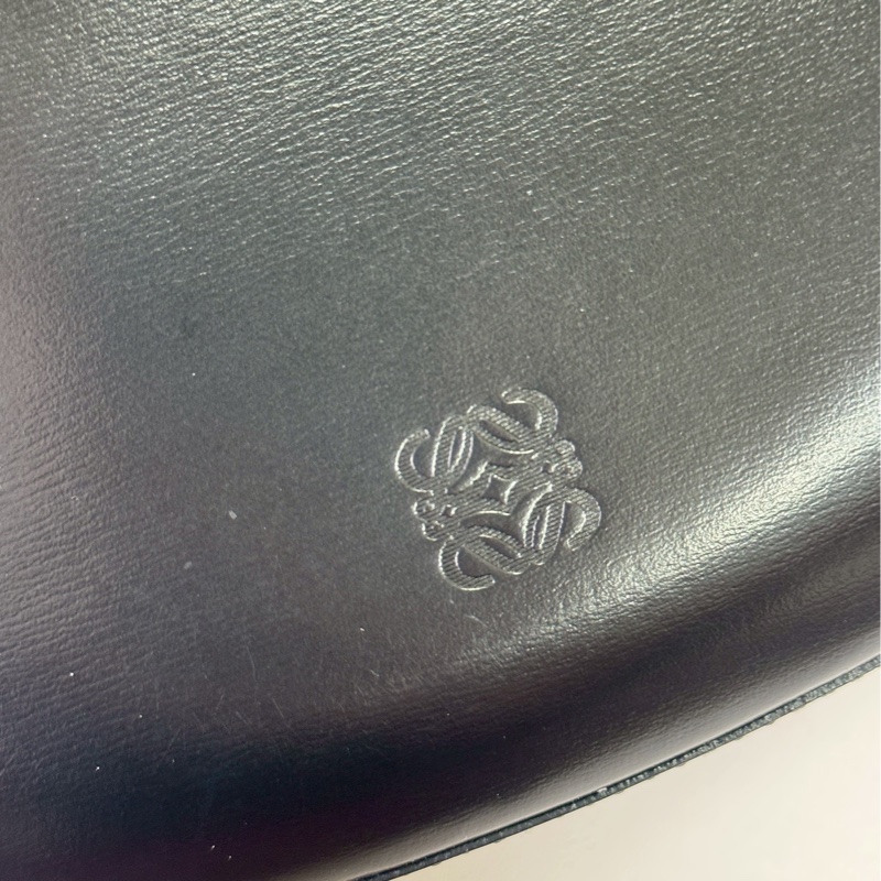 Loewe黑金蛋蛋包-7