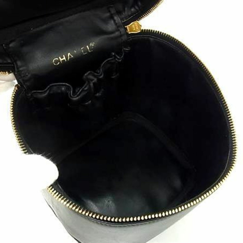 CHANEL 雙色化妝包 - 黑色皮革，帶有 Coco 標誌和 Matelasse 設計-3