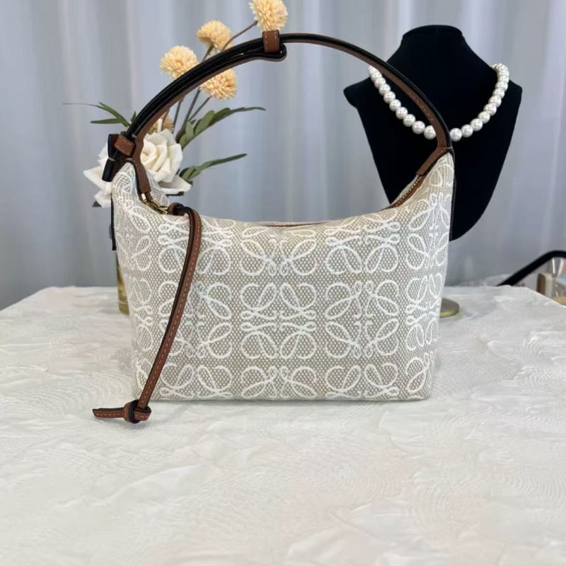 Loewe Cubi 白色飯盒包 小號 99新 20*16*11 配件塵袋-0