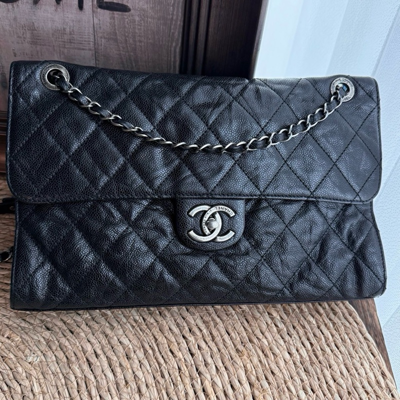 CHANEL 魚子醬牛皮機場 CF黑銀做舊五金 尺寸約底長31.5cm 年份:17開-1