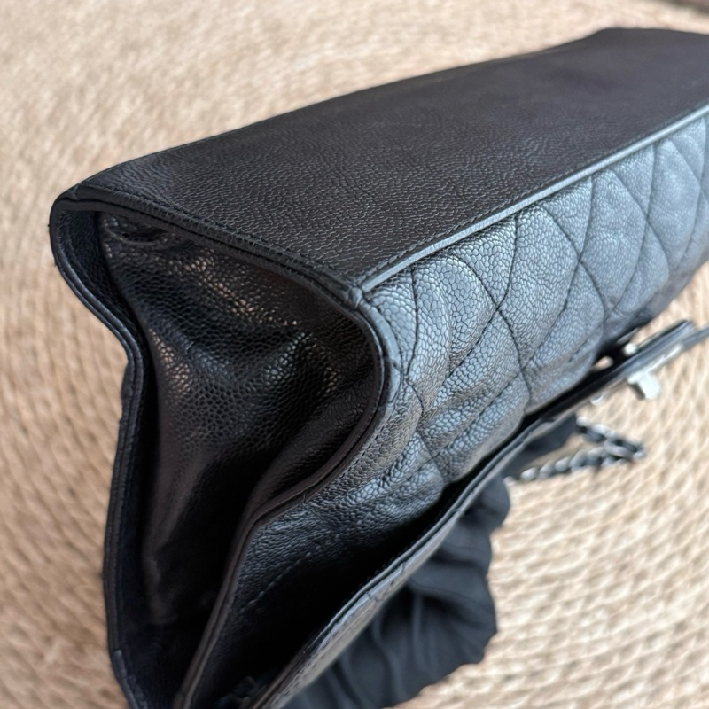 CHANEL 魚子醬牛皮機場 CF黑銀做舊五金 尺寸約底長31.5cm 年份：17開-9