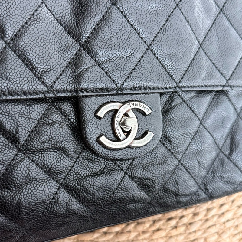 CHANEL 魚子醬牛皮機場 CF黑銀做舊五金 尺寸約底長31.5cm 年份：17開-18
