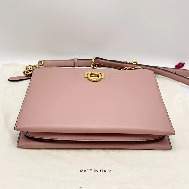 FERRAGAMO 裸粉色金扣鏈條肩背斜背包24*20*4 98新配件塵袋-3