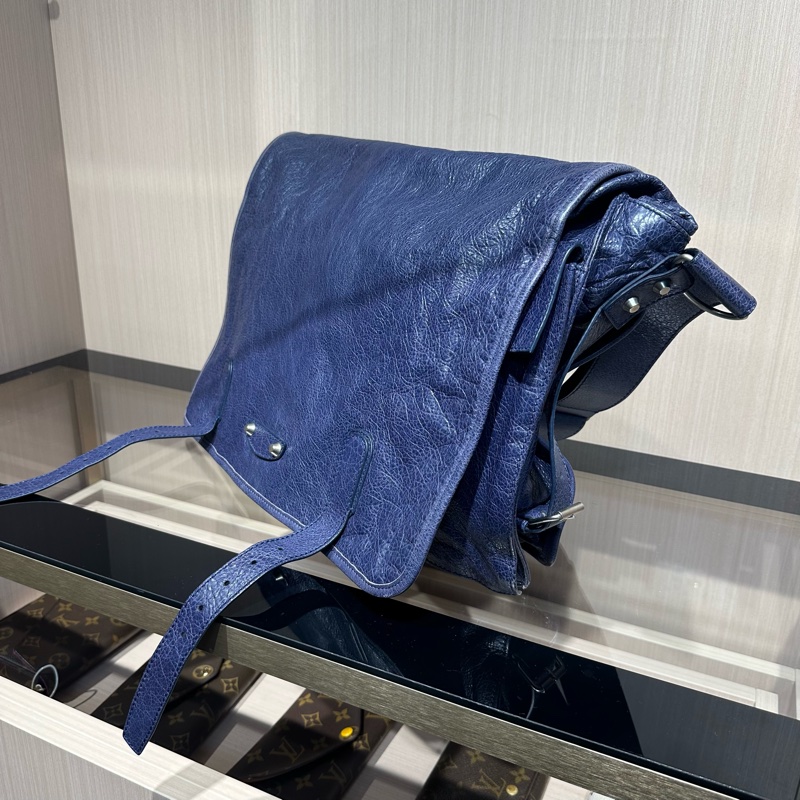 巴黎世家Balenciaga蓝色油蜡皮机车翻盖邮差包-2