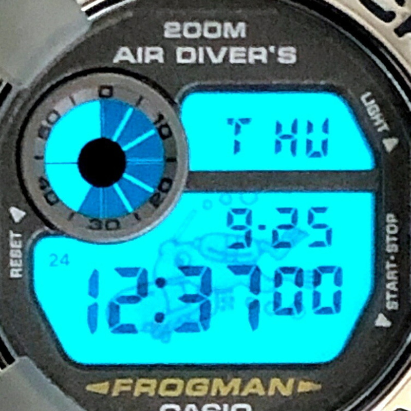 G-SHOCK CASIO DW-8200MS-8T FROGMAN MEN IN SME 手錶,灰色鏤空鈦金屬錶殼,潛水蛙人EL系列第三款,1998年9月發售,三國丘店,ITBSABY09BS0-8
