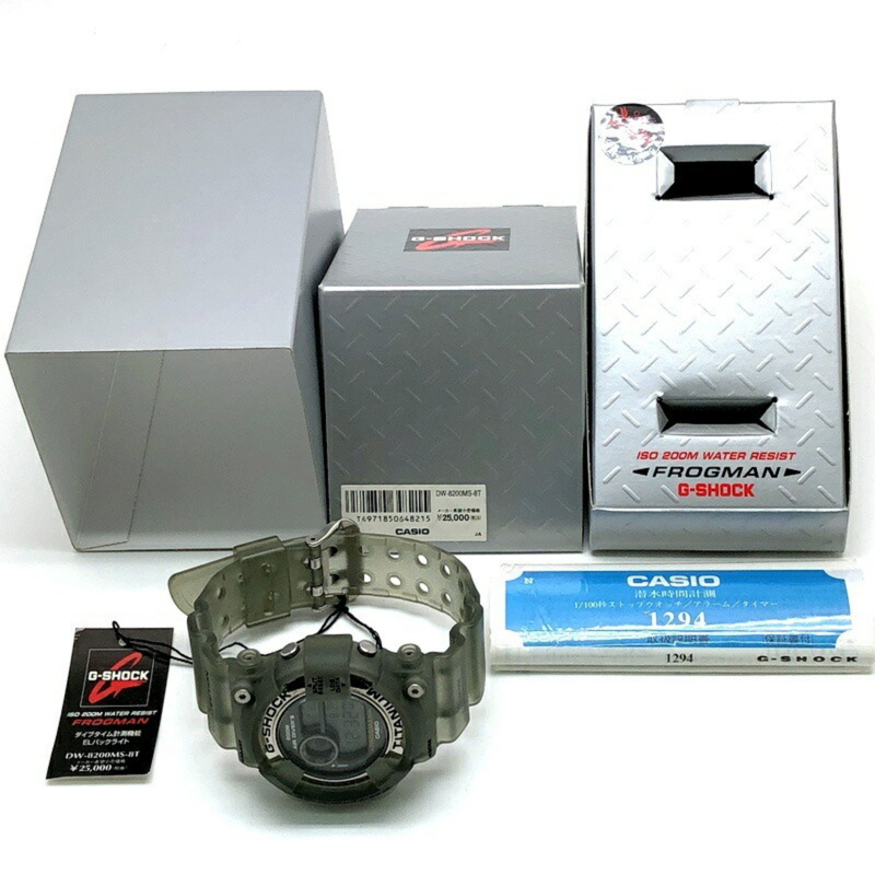 G-SHOCK CASIO DW-8200MS-8T FROGMAN MEN IN SME 手錶,灰色鏤空鈦金屬錶殼,潛水蛙人EL系列第三款,1998年9月發售,三國丘店,ITBSABY09BS0-9