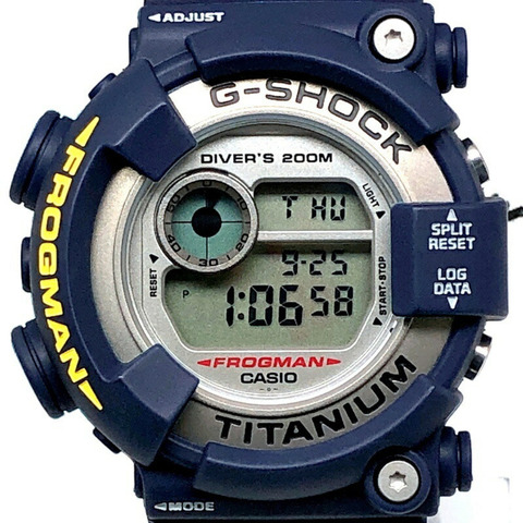G-SHOCK CASIO DW-8200NK-2 FROGMAN MEN IN NAVY & KAHKI 鈦金屬錶殼手錶，1999 年 12 月發售，三國丘店，IT9LN2NV3NX0