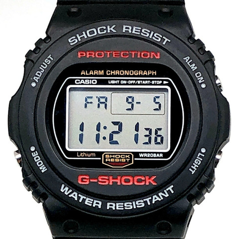 G-SHOCK CASIO DW-5700-1 腕錶，復刻原版 Sting 型號，採用鏡面拋光、旋入式錶殼和 EL 背光。 DW-5700C 復刻版於 2001 年 8 月上市。可在三國丘店購買。產品代碼：IT41Z9P84E30。