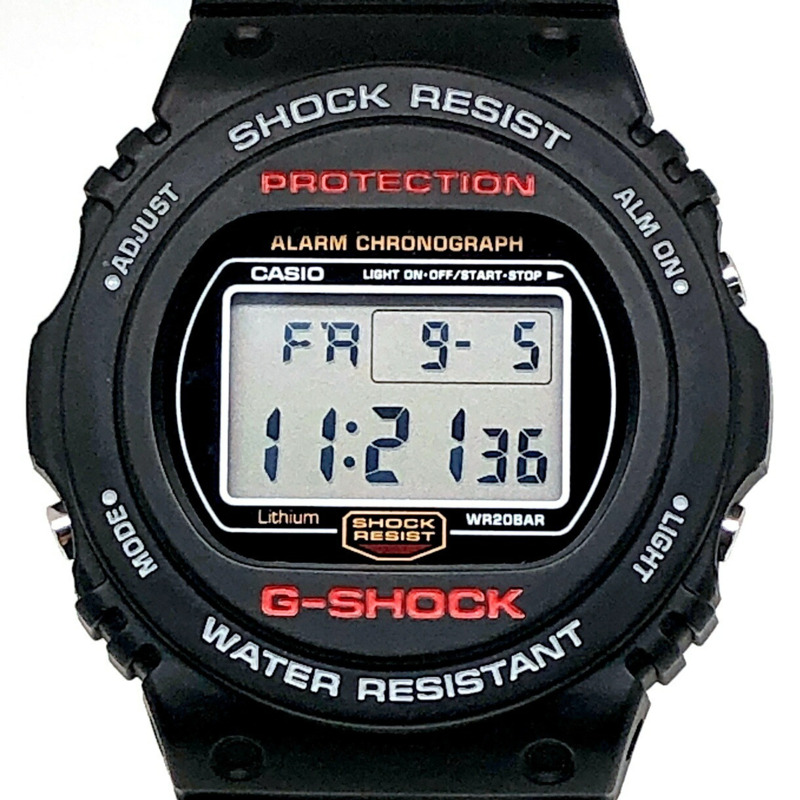 G-SHOCK CASIO DW-5700-1 腕錶，復刻原版 Sting 型號，採用鏡面拋光、旋入式錶殼和 EL 背光。 DW-5700C 復刻版於 2001 年 8 月上市。可在三國丘店購買。產品代碼：IT41Z9P84E30。-0