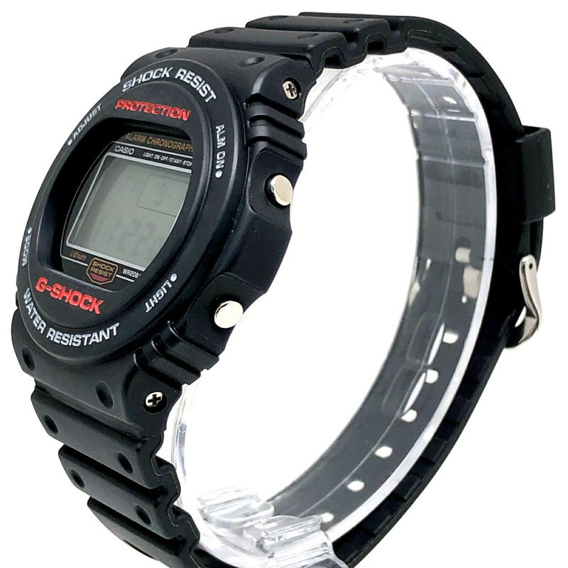 G-SHOCK CASIO DW-5700-1 腕錶，復刻原版 Sting 型號，採用鏡面拋光、旋入式錶殼和 EL 背光。 DW-5700C 復刻版於 2001 年 8 月上市。可在三國丘店購買。產品代碼：IT41Z9P84E30。-2
