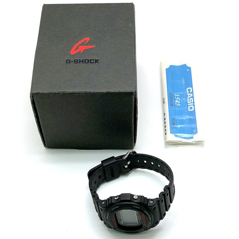 G-SHOCK CASIO DW-5700-1 腕錶，復刻原版 Sting 型號，採用鏡面拋光、旋入式錶殼和 EL 背光。 DW-5700C 復刻版於 2001 年 8 月上市。可在三國丘店購買。產品代碼：IT41Z9P84E30。-9