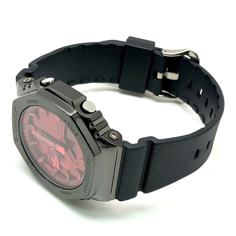 G-SHOCK CASIO GM-2100B-4A 金屬錶殼腕錶,八角形錶殼,卡西歐橡木飾面,金屬錶圈,雙LED燈,深灰色IP紅色錶盤,類比數位顯示。 2021年8月上市。三國丘店有售。 ITV358D9WRBQ-4