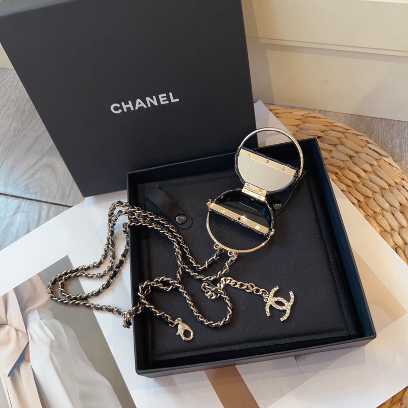 Chanel 23C秀款 斜挎包/腰鏈/長款毛衣項鍊 黑金呼啦圈圓餅包 包約6x3cm 鏈約長112-120cm 可斜挎可做腰鏈-2