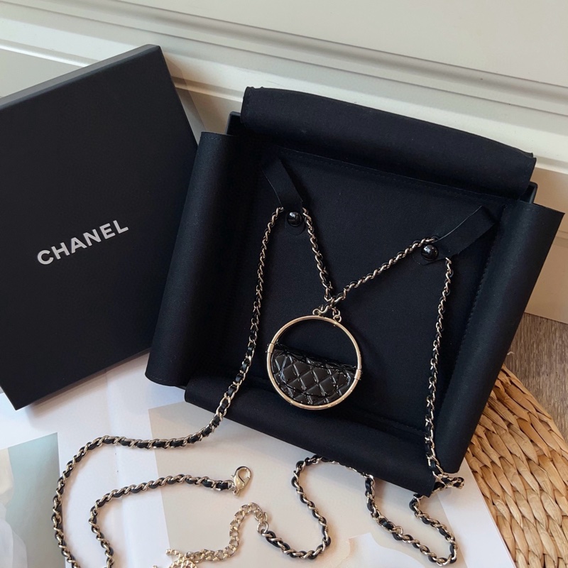 Chanel 23C秀款 斜挎包/腰鏈/長款毛衣項鍊 黑金呼啦圈圓餅包 包約6x3cm 鏈約長112-120cm 可斜挎可做腰鏈-3