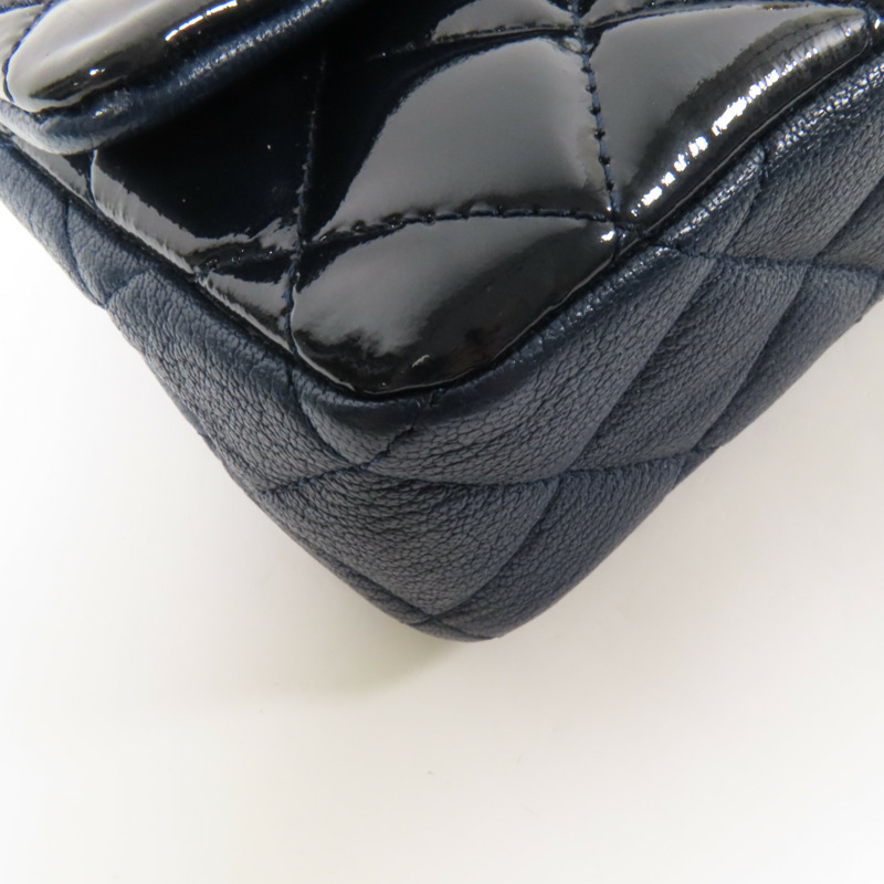 CHANEL 漆皮皮革Chain Shoulder金扣肩背袋-9