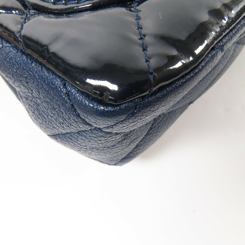 CHANEL 漆皮皮革Chain Shoulder金扣肩背袋-11