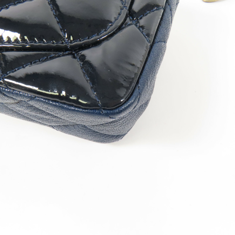 CHANEL 漆皮皮革Chain Shoulder金扣肩背袋-12