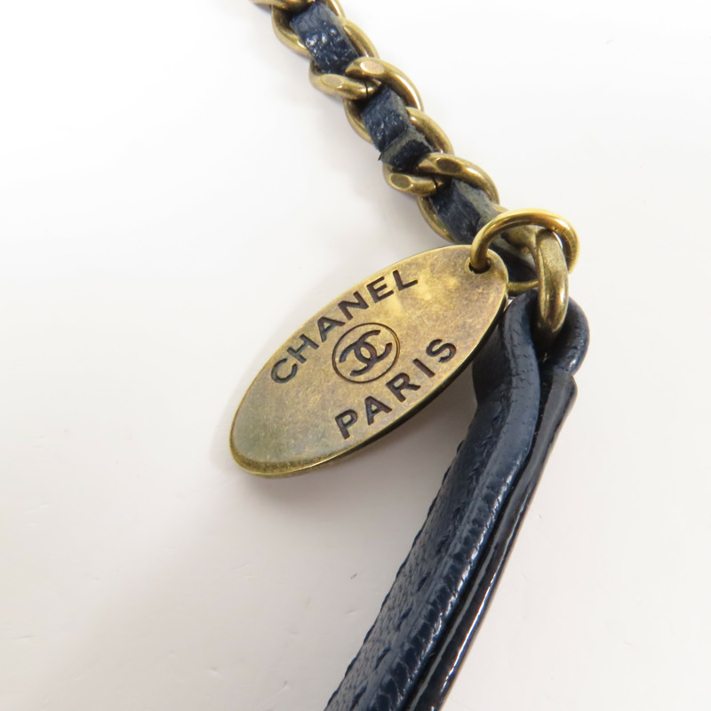 CHANEL 漆皮皮革Chain Shoulder金扣肩背袋-13