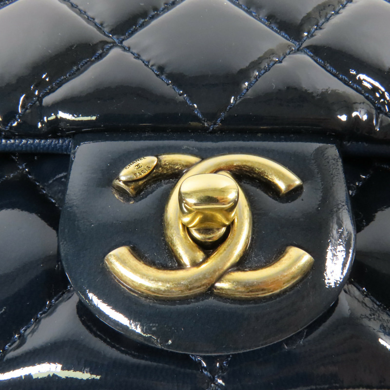 CHANEL 漆皮皮革Chain Shoulder金扣肩背袋-14