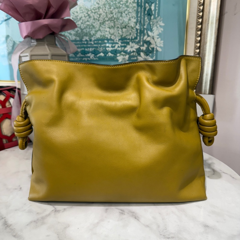 Loewe芥末黃小牛皮金釦束口肩斜背包-1