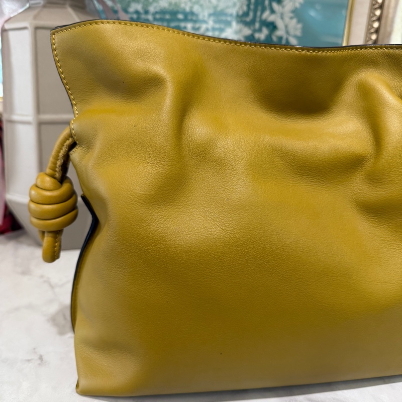 Loewe芥末黃小牛皮金釦束口肩斜背包-8