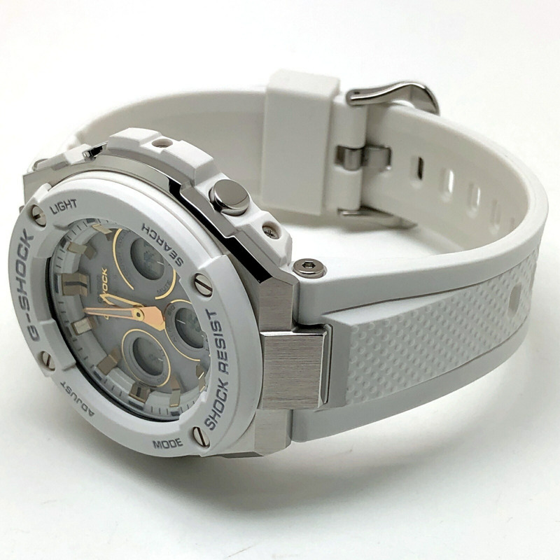 G-SHOCK CASIO GST-W300-7A G-STEEL 電波太陽能腕錶,配備堅固耐用的太陽能、6 波段、雙 LED 燈、金屬錶圈、指針/數字顯示,白色和銀色可選。 2017 年 10 月上市。三國丘店有售。 ITVTYNJG8T9O。-4