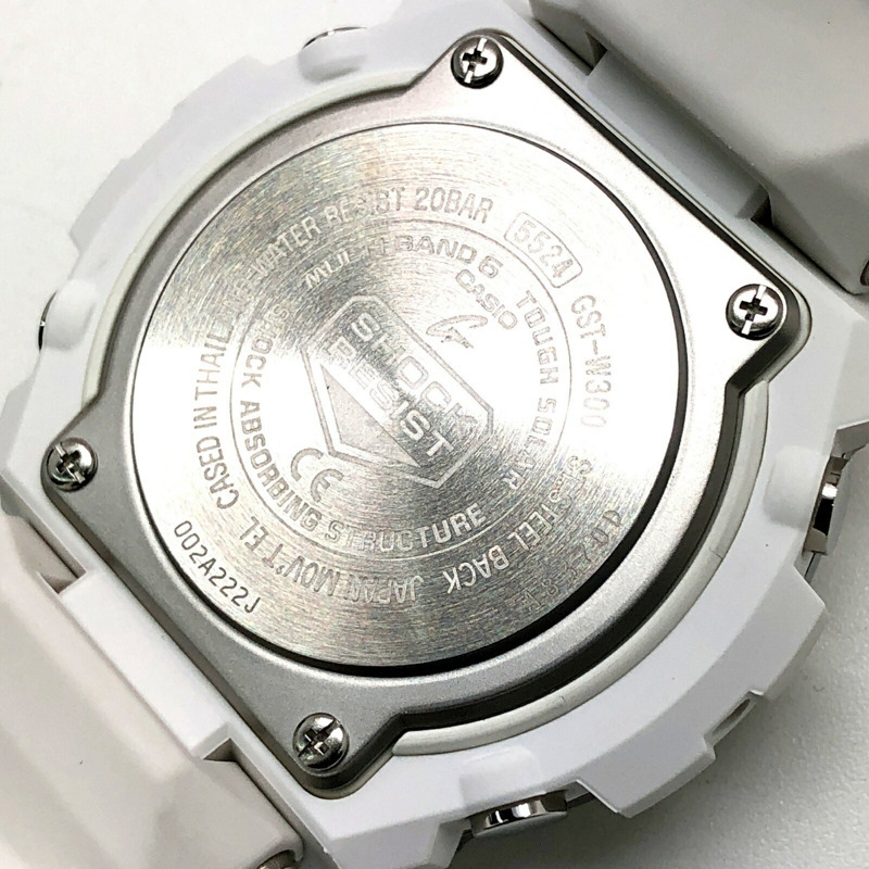 G-SHOCK CASIO GST-W300-7A G-STEEL 電波太陽能腕錶,配備堅固耐用的太陽能、6 波段、雙 LED 燈、金屬錶圈、指針/數字顯示,白色和銀色可選。 2017 年 10 月上市。三國丘店有售。 ITVTYNJG8T9O。-7