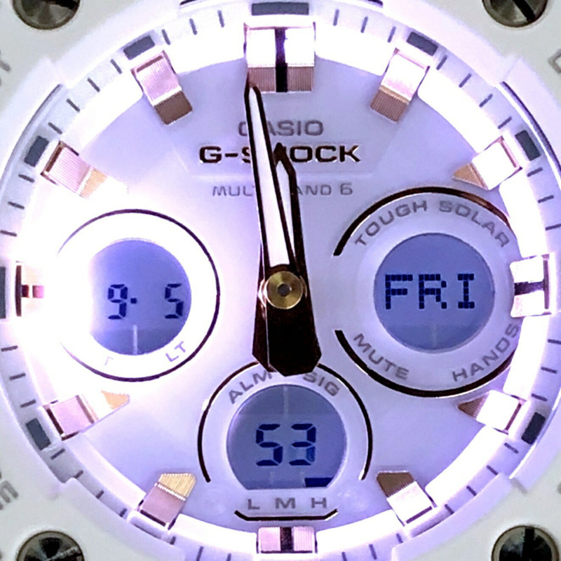 G-SHOCK CASIO GST-W300-7A G-STEEL 電波太陽能腕錶,配備堅固耐用的太陽能、6 波段、雙 LED 燈、金屬錶圈、指針/數字顯示,白色和銀色可選。 2017 年 10 月上市。三國丘店有售。 ITVTYNJG8T9O。-8