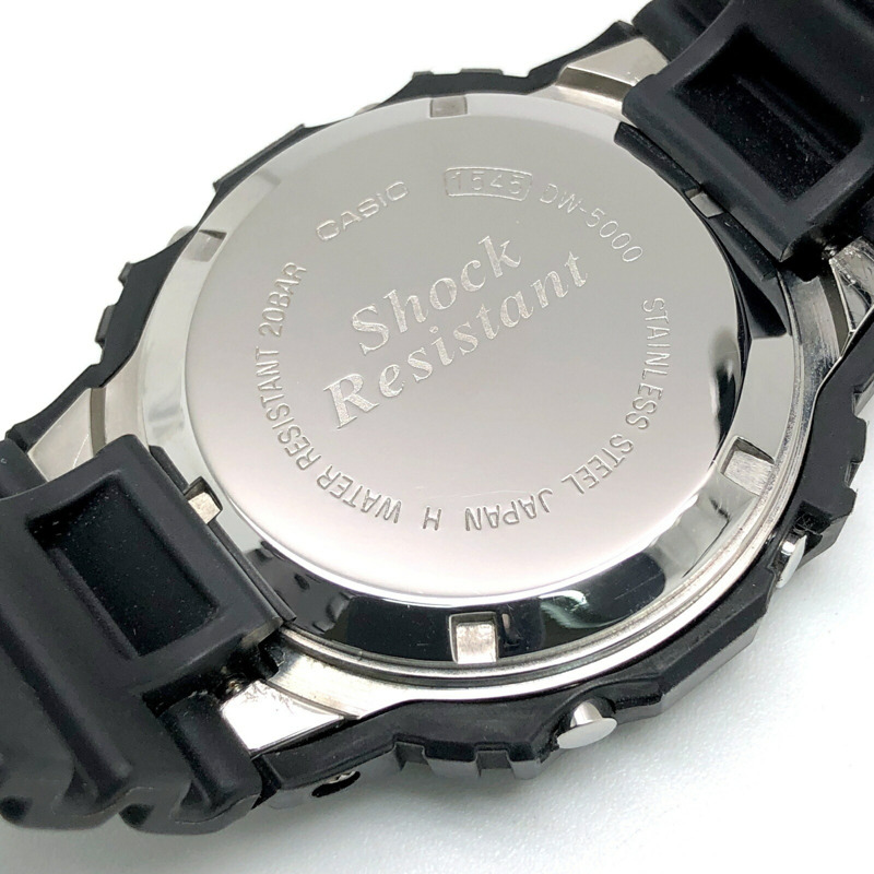 G-SHOCK CASIO DW-5000-1 手錶，復刻初代 DW-5000C，螺旋式後蓋 EL 背光，2001 年 3 月發售，三國丘店 ITWHHXGDC8KG-7