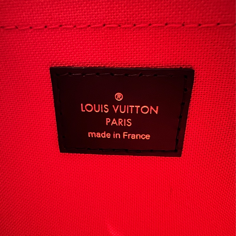 Lv OnTheGo East West Chain-3