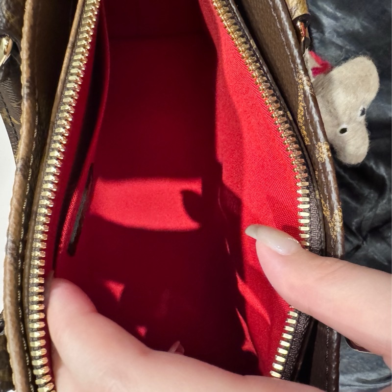 Lv OnTheGo East West Chain-4