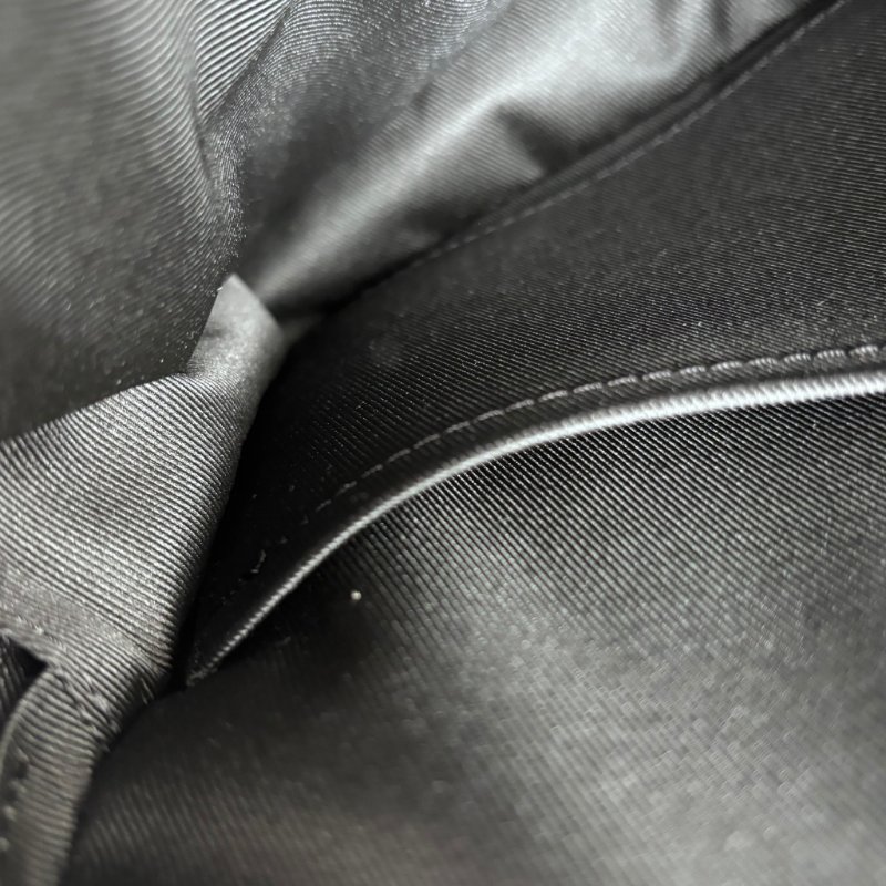 ::Louis Vuitton:: LV M46602 Trio 黑牛皮壓紋黑釦三合一郵差包 斜背包 男包 側背包-19