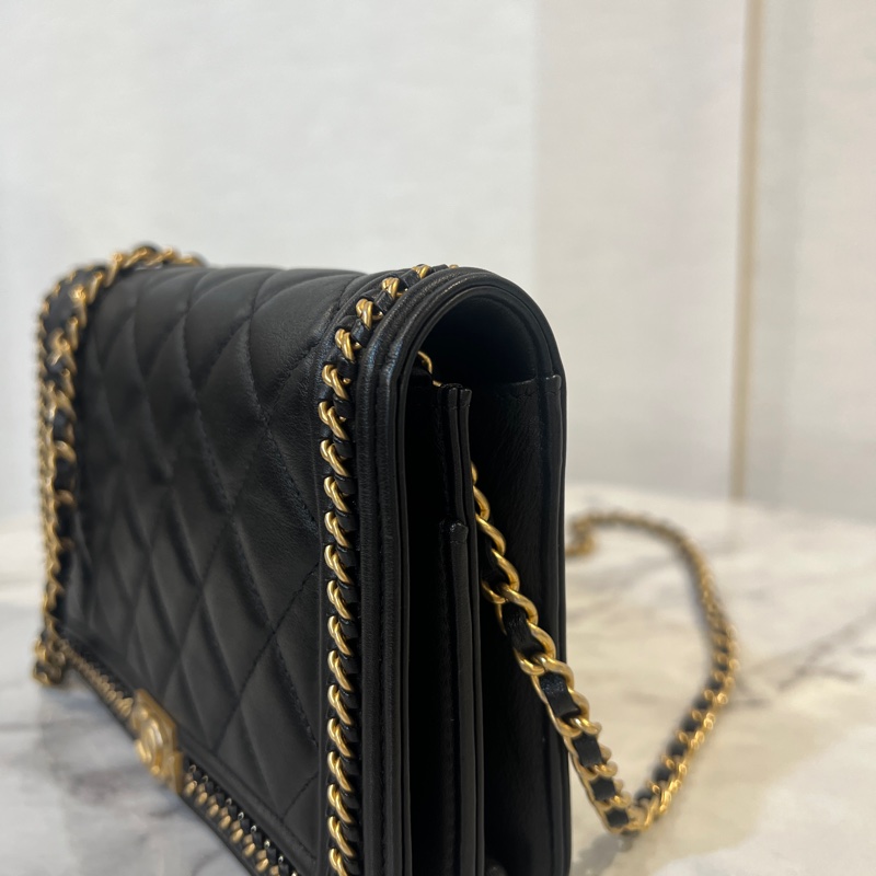 Chanel 黑牛皮霧金釦Boy WOC. A83222-1