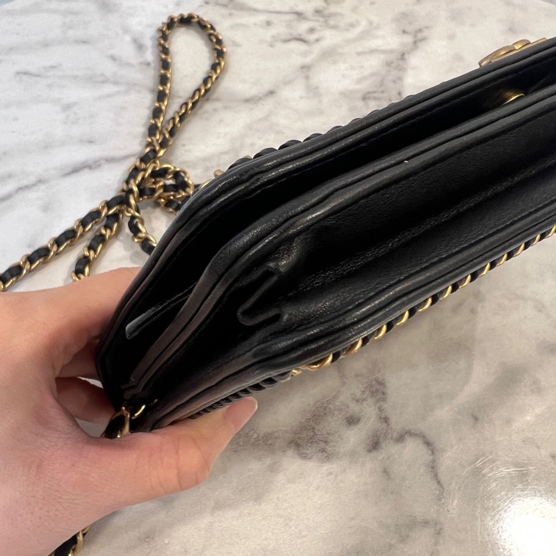 Chanel 黑牛皮霧金釦Boy WOC. A83222-6