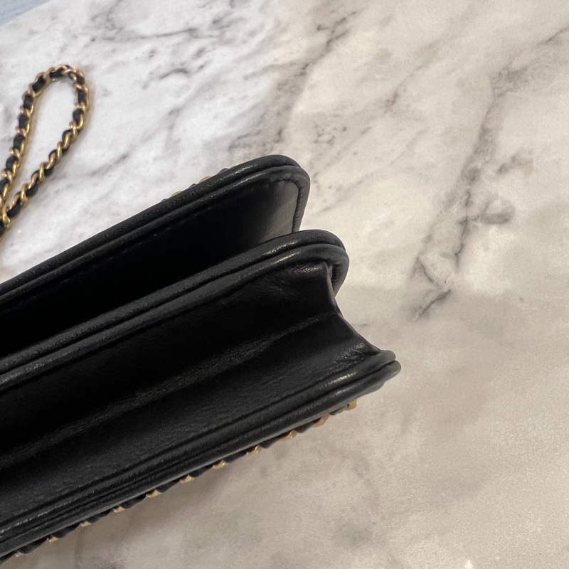 Chanel 黑牛皮霧金釦Boy WOC. A83222-7